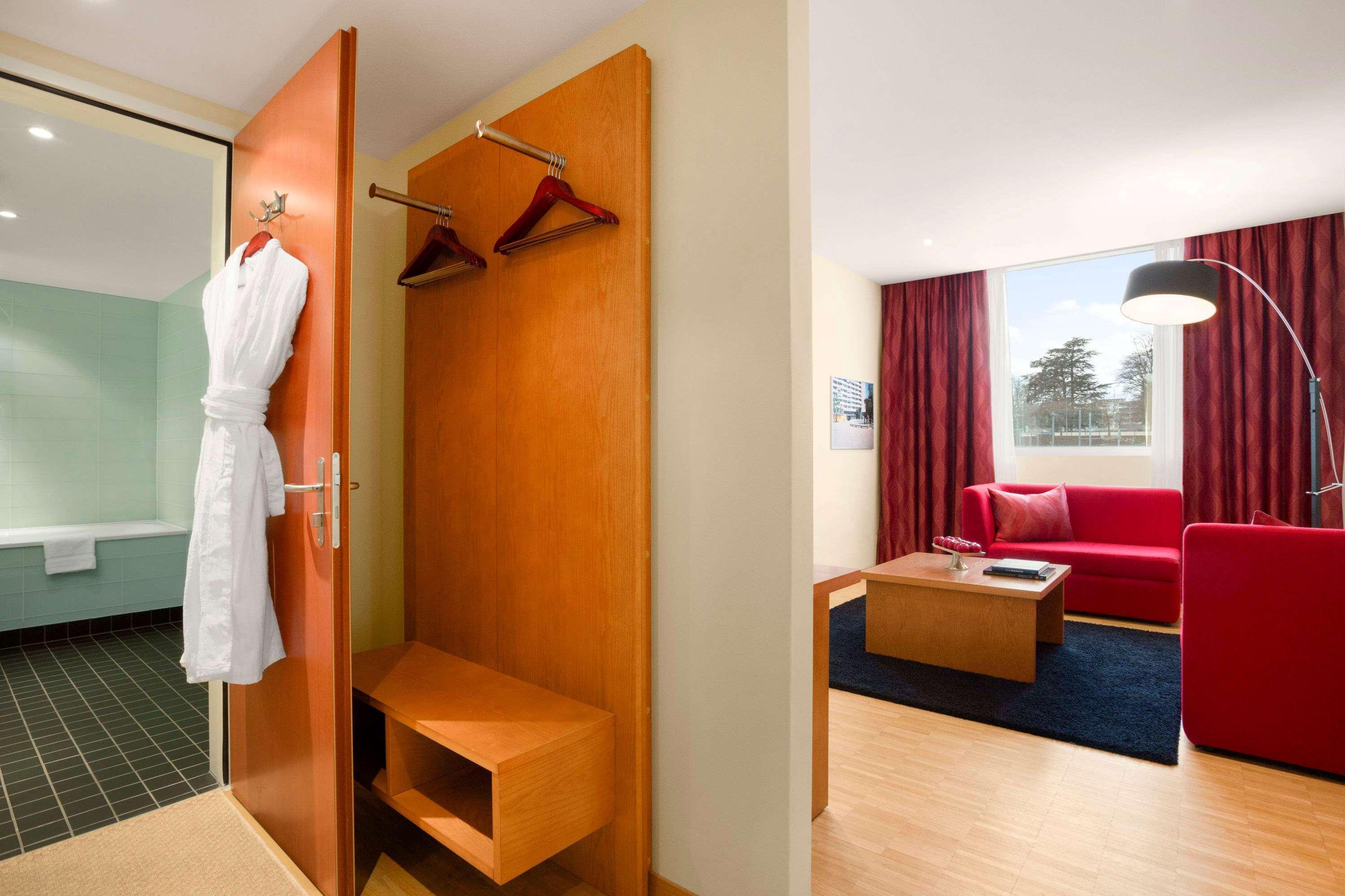 Ramada Encore By Wyndham Geneva Carouge Exterior foto