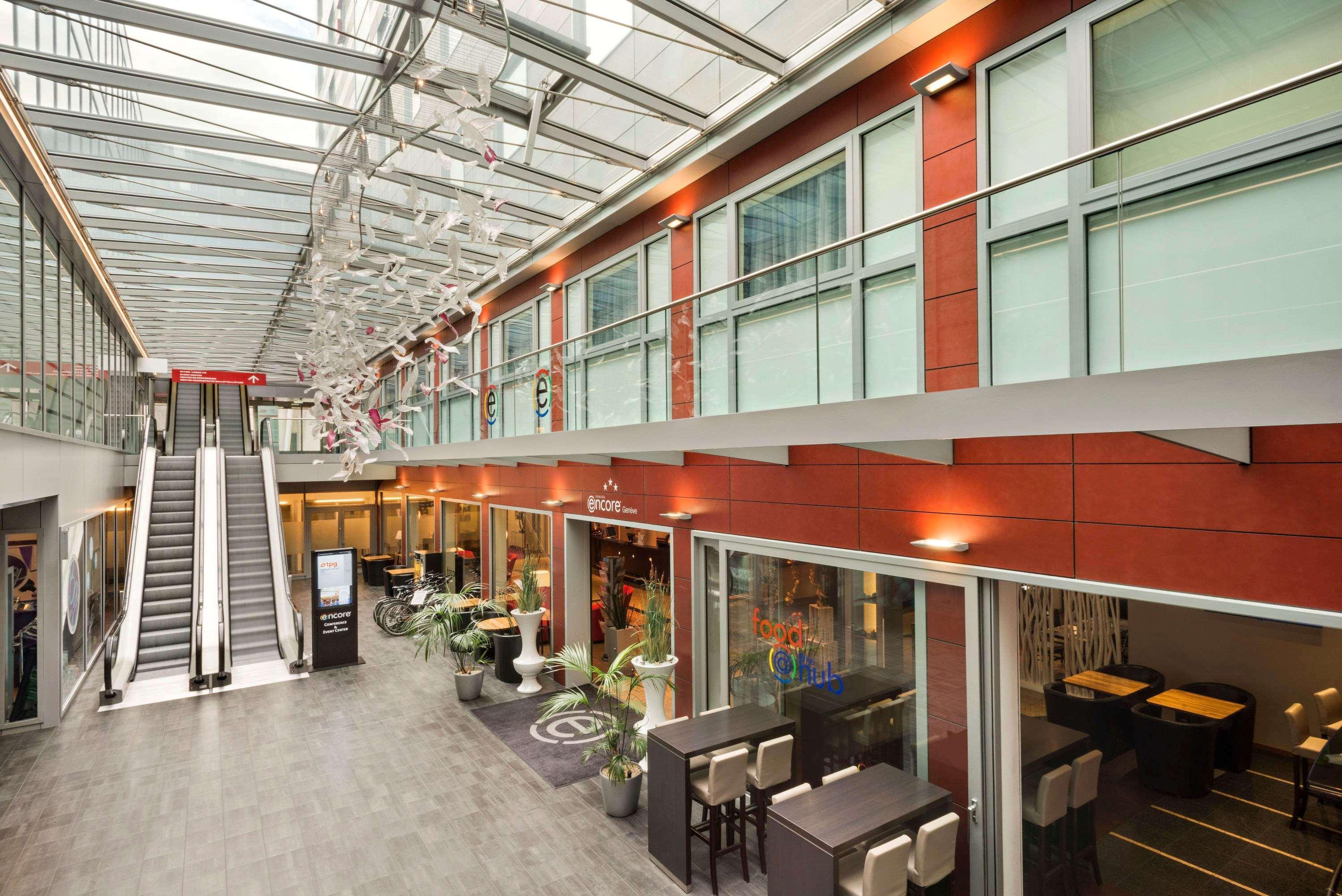 Ramada Encore By Wyndham Geneva Carouge Exterior foto