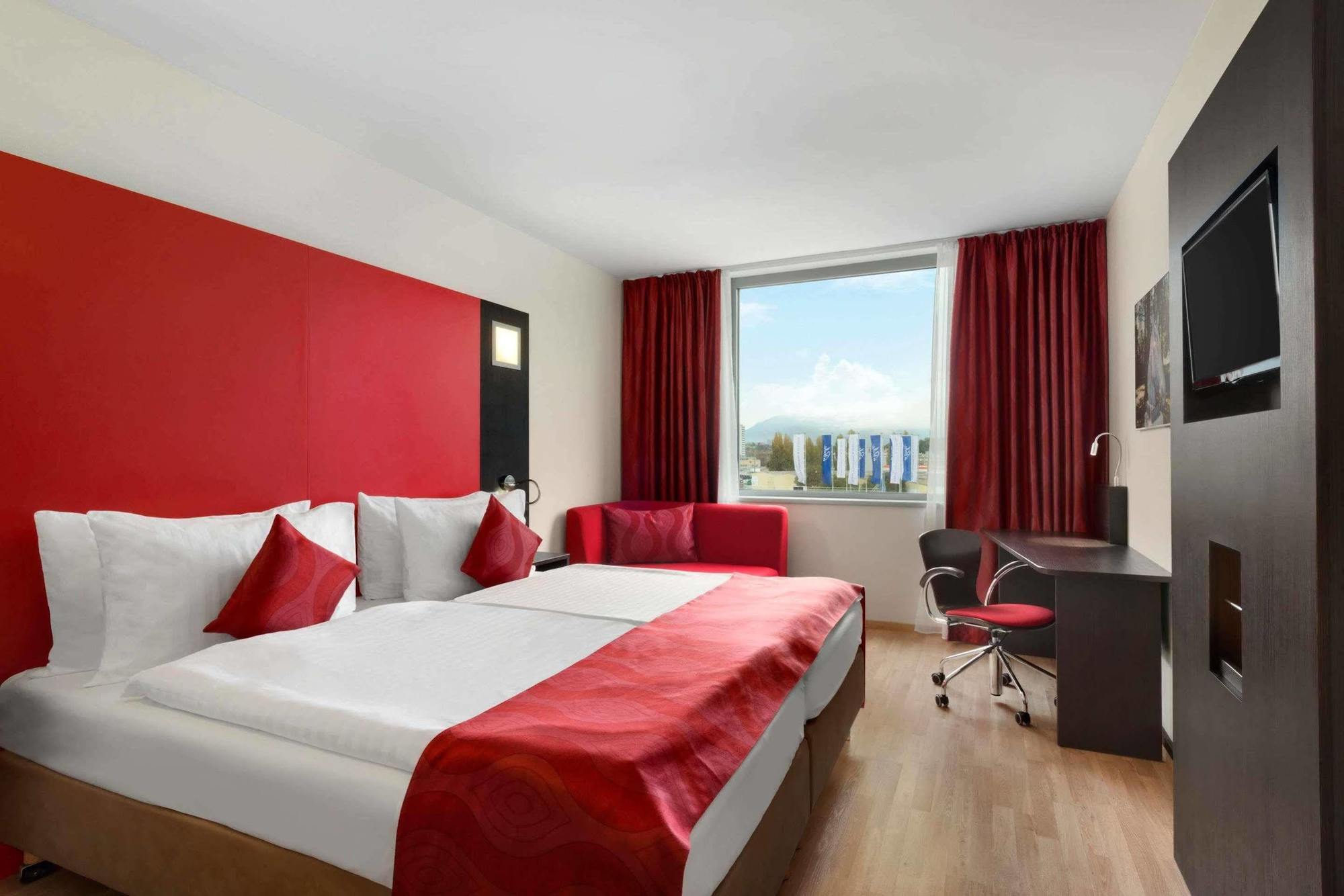 Ramada Encore By Wyndham Geneva Carouge Exterior foto